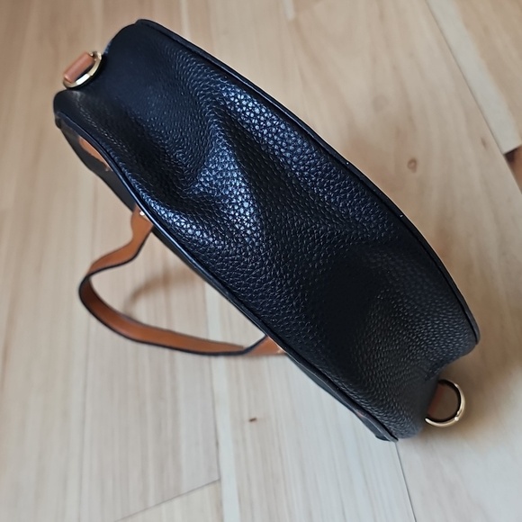 Mudd Round purse Crossbody Black Tan - Picture 10 of 10